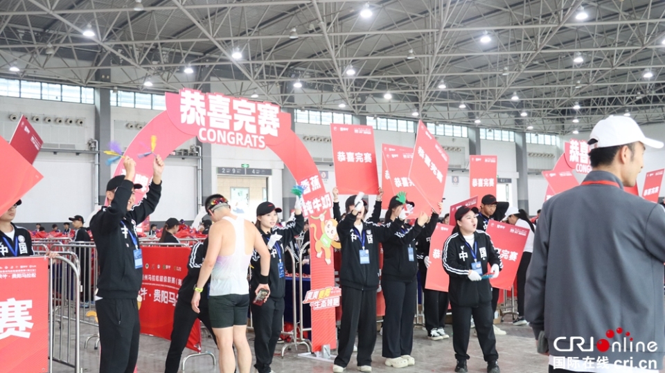 “英雄十八坡”再燃战火 2025贵阳马拉松激情开跑_fororder_IMG_4597.JPG