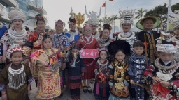 村T不止T台｜这一站，香港：32位贵州“村T”草根模特香江之畔掀起多彩贵州风