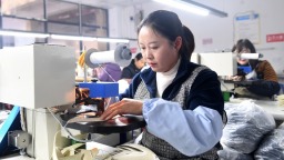 贵州仁怀：“微工厂”助力家门口就业增收