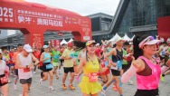 “英雄十八坡”再燃战火 2025贵阳马拉松激情开跑