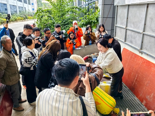 粤贵花开在黔南 | 2025年“粤港澳大湾区媒体黔南行”主题采访活动圆满落幕 粤贵花开在黔南 | 2025年“粤港澳大湾区媒体黔南行”主题采访活动圆满落幕_fororder_3