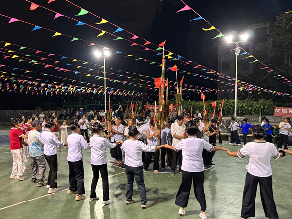 贵州黎平：文明实践绽放时代光彩 多彩活动点亮家国情怀_fororder_图为贵州省黎平县大稼乡“月满侗乡·笙舞同心”中秋文化活动