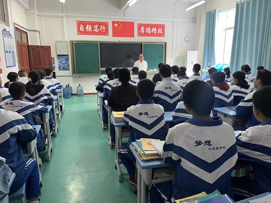 贵州省生态移民局十载帮扶思南：绘就发展新画卷_fororder_省生态移民局帮助思南县职校举办移民班，提高就业率。思南县生态移民局  供稿