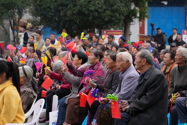 六盘水市2025年“移风易俗树新风文艺宣传走基层”惠民演出走进六枝 六盘水市2025年“移风易俗树新风文艺宣传走基层”惠民演出走进六枝_fororder_DSC05635.JPG