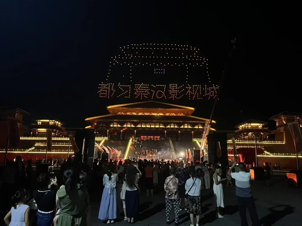 贵州都匀秦汉影视城：夜场演艺与科技光影共筑梦幻盛宴​_fororder_640 (3)
