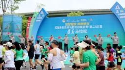2026遵义马拉松鸣枪起跑  1.2万名跑者竞逐“最速赛道”