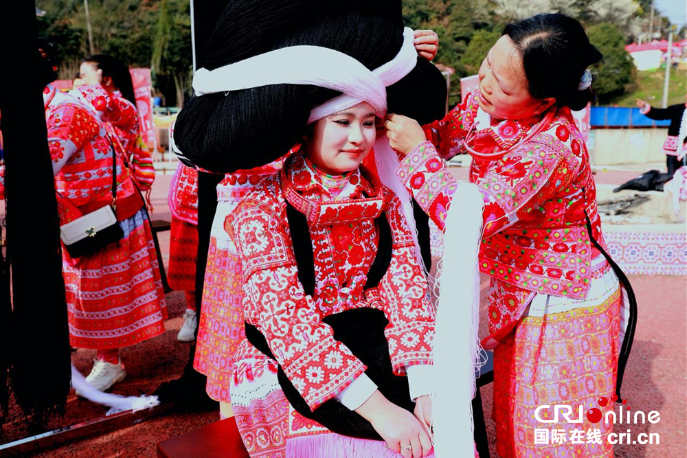 六盘水市六枝特区梭戛乡举行苗族“跳花节”活动_fororder_图片1