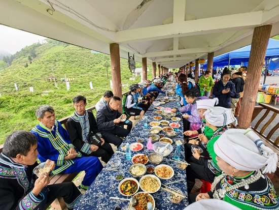 贵州龙里：600多名骑手穿行山水间 感受生态之美_fororder_839ee6bafec4b5538d29e7b64c15d524