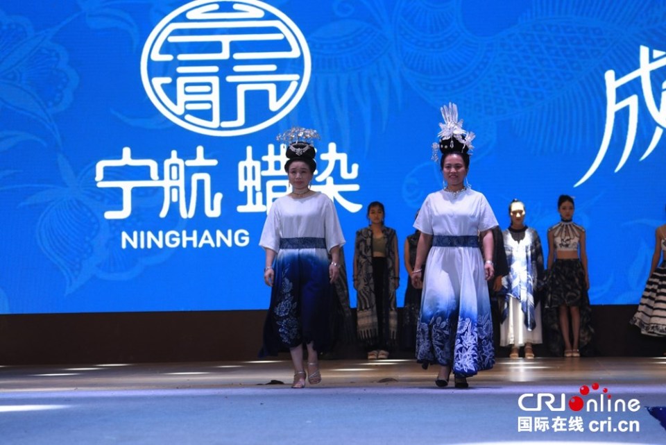 传统技艺对话现代设计 在贵州丹寨解锁非遗时尚新玩法_fororder_微信图片_20250919140207_119_712