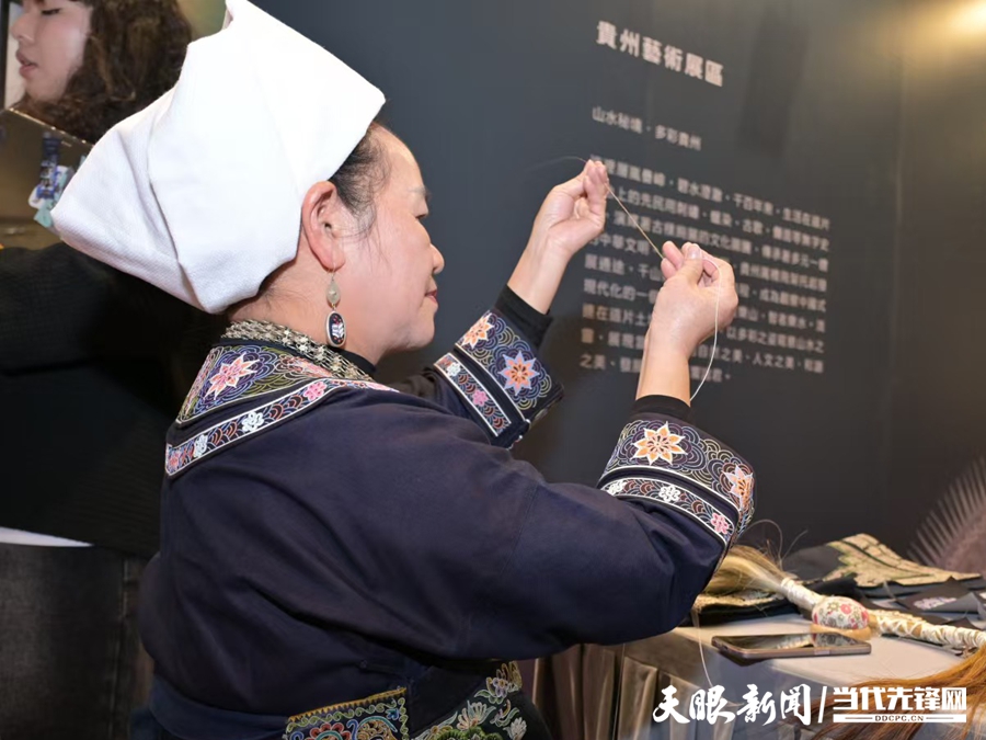 探寻山水秘境 品味多彩贵州｜贵州作为主宾省举办“艺文香港——多彩贵州之夜”推介会