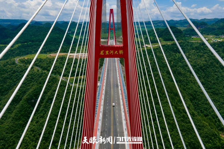 龙里河大桥——世界首座高山峡谷景观桥