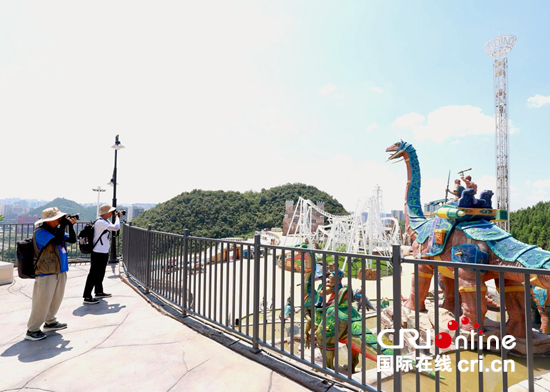 “探秘侏罗纪・光影鉴清镇 摄影大篷车下基层影像文化活动”在清镇举行_fororder_图片3