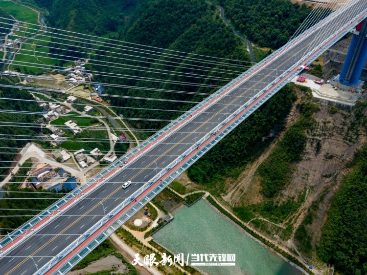 龙里河大桥——世界首座高山峡谷景观桥