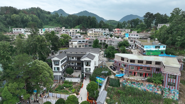 贵州清镇：老宅新生焕光彩 乡村旅居引客来_fororder_上水村航拍。   陆劲松 摄