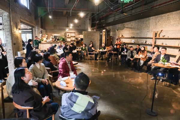 咖啡厅里聊营商 贵阳高新区首期政企沙龙搭建“零距离”对话新平台_fororder_2