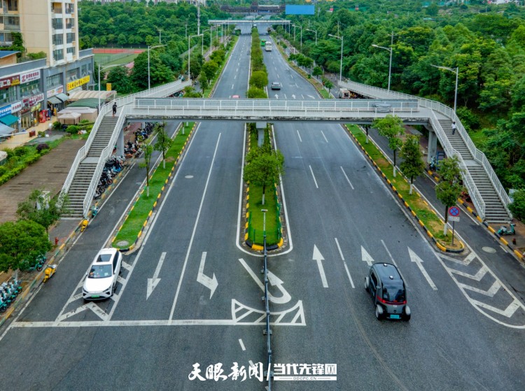 贵安新区：无人驾驶公交车 开启出行新方式