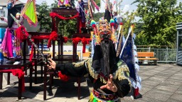 六百年唱腔 一座城回响 安顺地戏在街头“活”起来