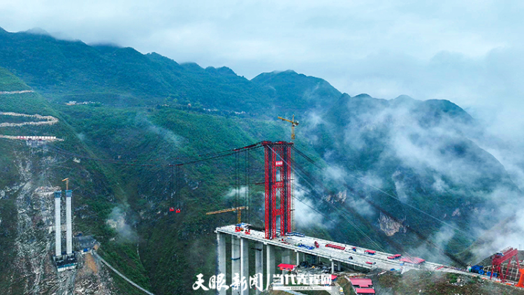 安盘高速古牛河特大桥盘州岸交界墩成功封顶
