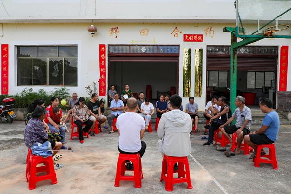 贵州天柱：深耕“强双基”激活乡村振兴新动能_fororder_共和村院坝协商会.JPG