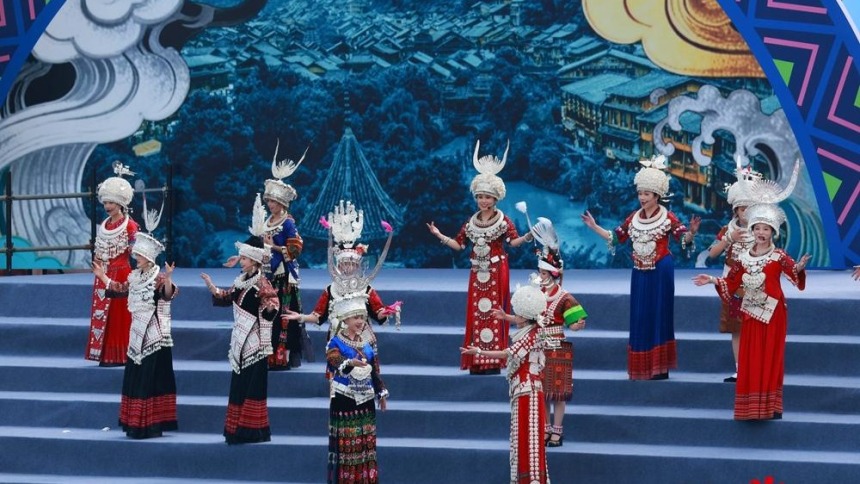 贵州省黔东南苗族侗族自治州举办成立70周年庆祝大会