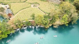 游船赏花享春光 贵州荔波小七孔又有新“花样”