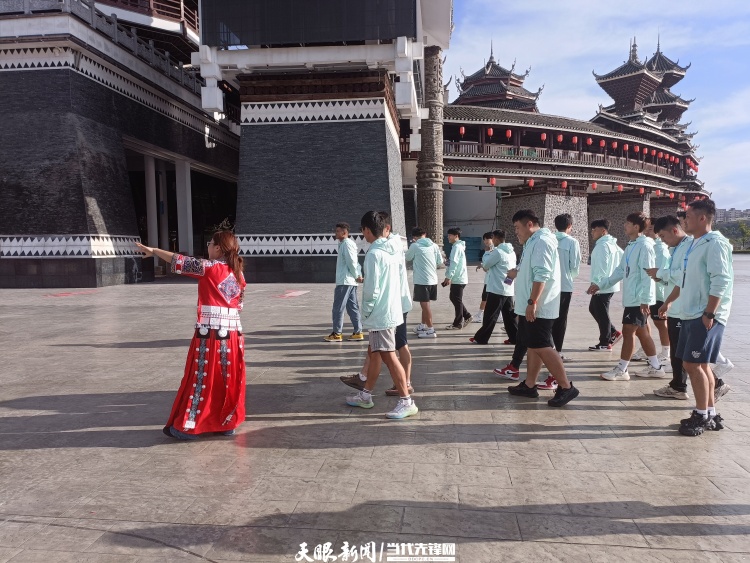 “城超”球队齐聚贵阳：在多彩贵州城率先开启美食之旅