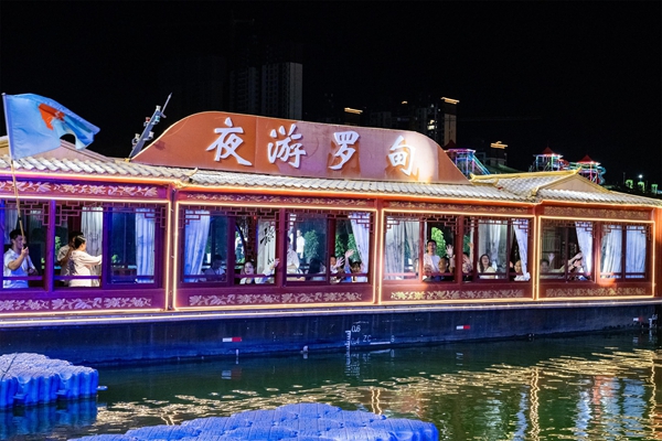 贵州罗甸：“以水为媒”点燃暑期旅游热_fororder_夜游罗甸（刘文俊 摄）