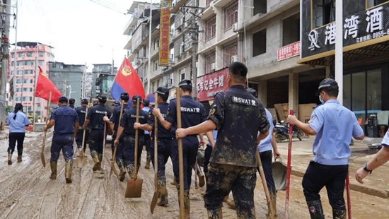 黔东南公安党员先锋筑牢抗洪救灾“红色防线”_fororder_640 (2)