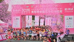 六千跑者花海竞速，贵州选手包揽男女组冠军！2026多彩贵州半马超级联赛首站激情开跑