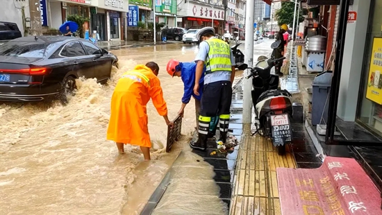 连续性强降雨 贵州平塘城区内涝治理工程经受“实战检验”_fororder_640 (2)