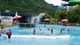 夏日消暑“清凉地” 六盘水市水城区半方塘水上乐园全新开园