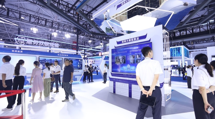 2025数博会｜“AI+机器人+安防系统”展现数字经济新成果_fororder_8月28日，2025数博会 (2)