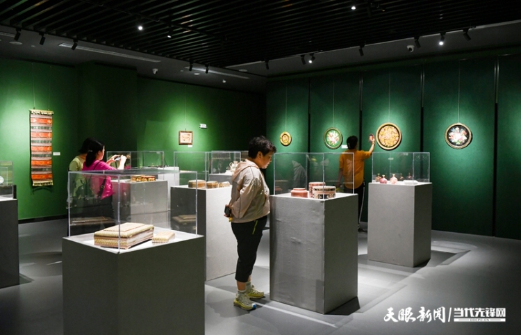 “一带一路”民族工艺展亮相贵阳
