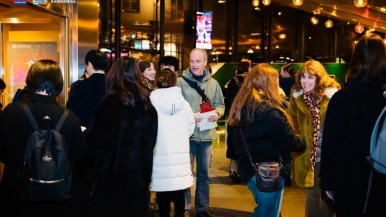 以贵州路与桥为创作蓝本！贵州杂技剧《脊梁》亮相瑞典