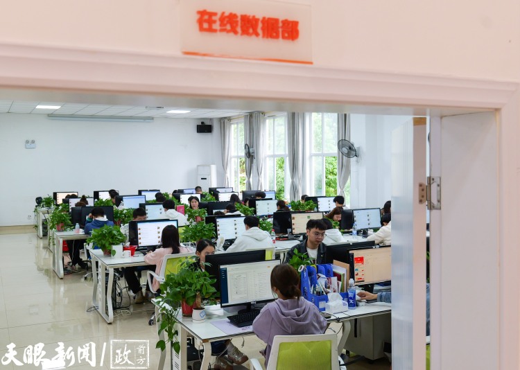 贵州这个数字小镇，“链”就从“0”到“亿”的跨越