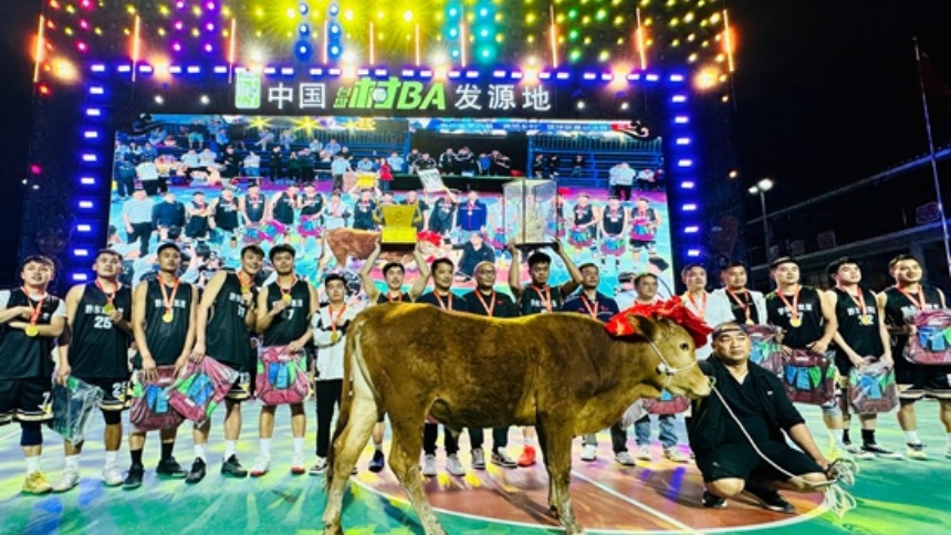 锅盖铁盆敲出乡村节奏——贵州“村BA”总决赛落幕 凯里队四连冠