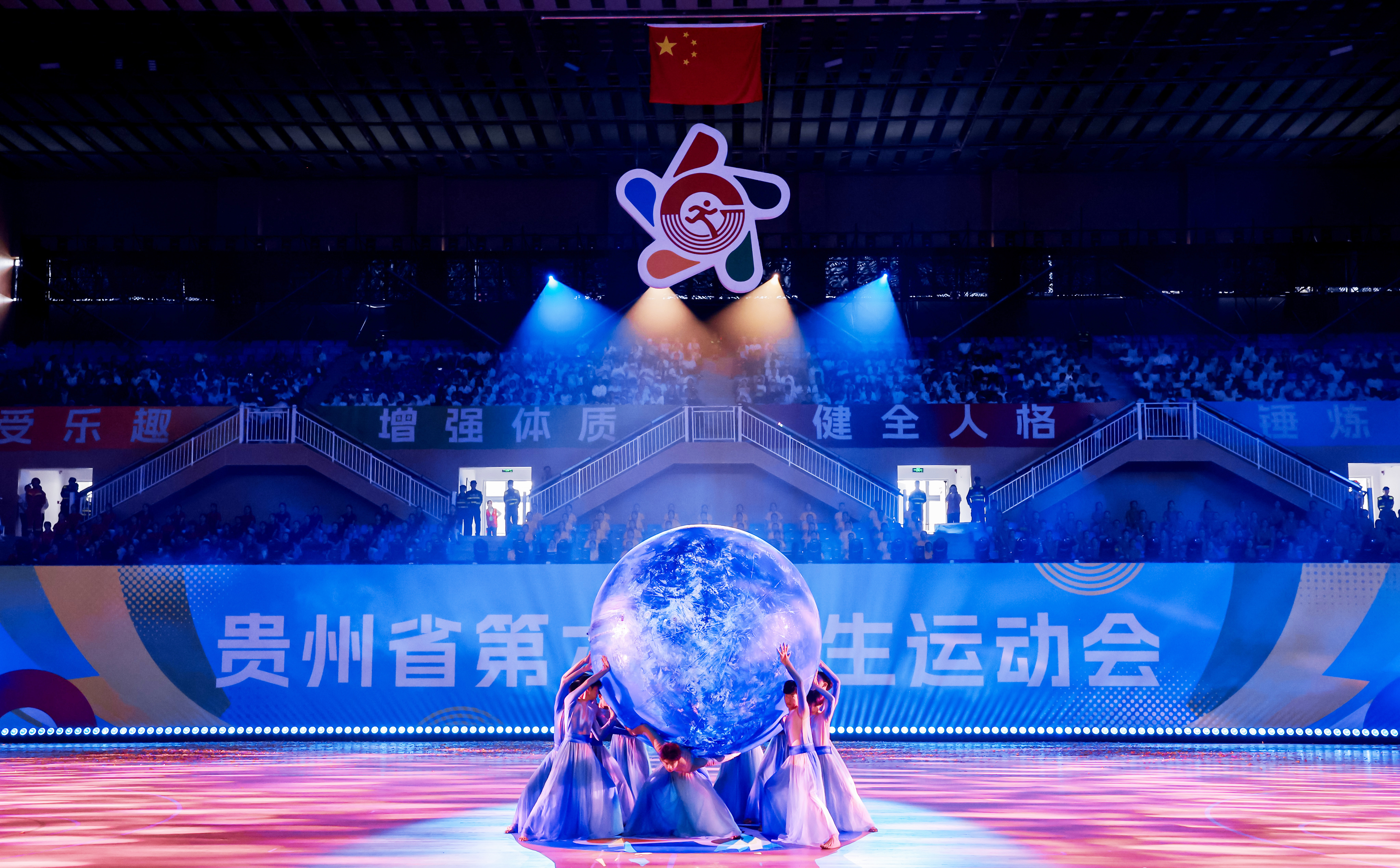 青春激昂向未来！贵州省第六届学生运动会在花溪大学城开幕