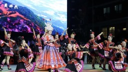 从扣篮到合唱：“村BA”深山音乐会点燃乡村之夜