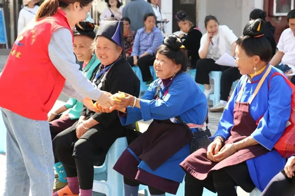 “五维互嵌” 绘就民族共融民生画卷——丹寨县以创新治理推进易搬社区融合发展_fororder_2