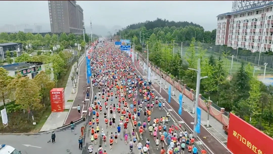 贵州纺织·2025多彩贵州马拉松超级联赛（第二站）暨遵义马拉松鸣枪开跑_fororder_微信图片_20250511211239