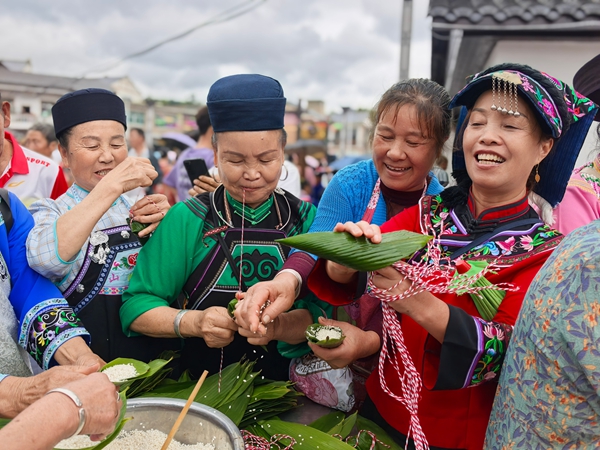 贵阳市白云区：第四届地戏艺术节开启民族风情之旅_fororder_互动活动包粽子