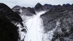六盘水梅花山国际滑雪场中级道正式开放