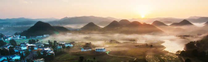 现在出发！避暑就来贵阳：一村一景：灯相约 花为媒 去蓬莱搭乘“四季列车”
