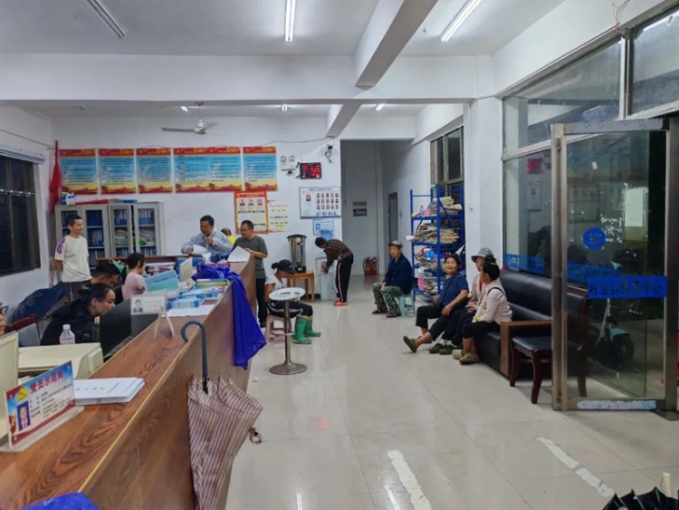 丹寨雨夜：紧急安全转移281人，安置点里暖流涌动