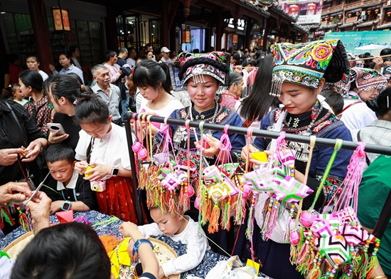 贵州都匀：石板古街飘粽香端午活动精彩纷呈_fororder_微信图片_20250531171723