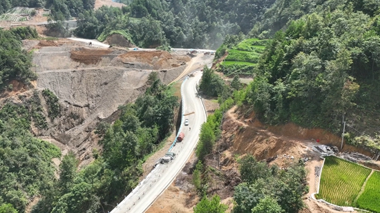 贵州省级重大项目G243雷山也耶至丹寨扬武公路改扩建工程迎来新进展_fororder_7月29日,G243雷山也耶至丹寨扬武公路改扩建项目二标丹寨段 莫昌怡摄