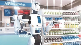 机器人零售太空舱在贵阳十处地标同时亮相—— AI店长背后的贵州算力