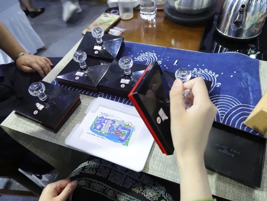 贵州都匀特色“潮品”燃动深圳文博会_fororder_640 (2)