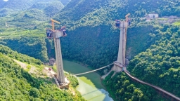 瓮马铁路南北延伸线瓮安河大桥建设稳步推进