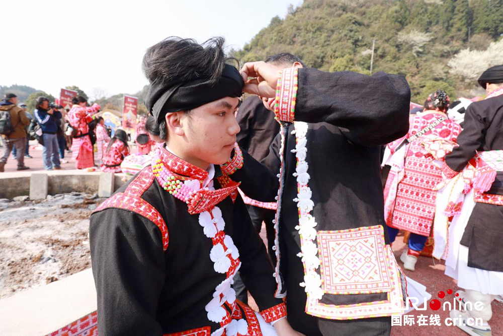 六盘水市六枝特区梭戛乡举行苗族“跳花节”活动_fororder_图片2